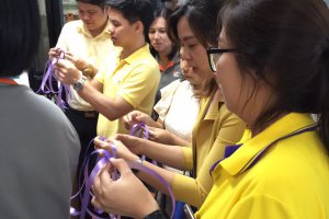 กิจกรรม KM Smart Sharing ครั้งที่ 1 เรื่อง “ การจัดเตรียมสถานที่ประกอบการประชุมสัมมนาและวิธีการพับโบว์สำหรับใส่เหรียญที่ระลึก &quot;