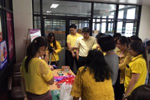 กิจกรรม KM Smart Sharing ครั้งที่ 1 เรื่อง “ การจัดเตรียมสถานที่ประกอบการประชุมสัมมนาและวิธีการพับโบว์สำหรับใส่เหรียญที่ระลึก &quot;