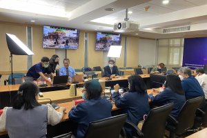 กิจกรรมบรรยายถ่ายทอดความรู้ ในหัวข้อ “การวิเคราะห์สถานการณ์ทางเศรษฐกิจอุตสาหกรรมรายสาขา กรณีศึกษา วิกฤตรัสเซีย-ยูเครนและสถานการณ์โลก : สะเทือนอุตสาหกรรมไทย” 