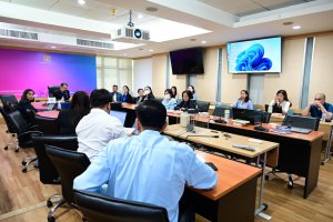 ประชุมเพื่อถ่ายทอดความรู้ ให้บุคลากรภายในสำนักงานเศรษฐกิจอุตสาหกรรม “เทคนิคการเขียน Prompt ขั้นเทพ โดย ใช้ AI”