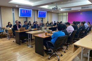 กิจกรรมเพื่อถ่ายทอดความรู้โดยบุคลากรภายนอก เรื่อง “มองไกล – คิดรุก วิเคราะห์สถานการณ์โลกและภูมิภาคเพื่อโอกาสและการรับมือความเสี่ยงอุตสาหกรรมไทย”