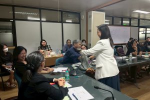 กิจกรรมเพื่อถ่ายทอดความรู้ ให้บุคลากรภายในสำนักงานเศรษฐกิจอุตสาหกรรม“Recharge & Reset เปลี่ยนความเครียด เป็นพลังบวกในการทำงาน” โดย อาจารย์ ดร.วิทสินี บวรอัศวกุล อาจารย์ประจำแขนงวิชาจิตวิทยาอุตสาหก